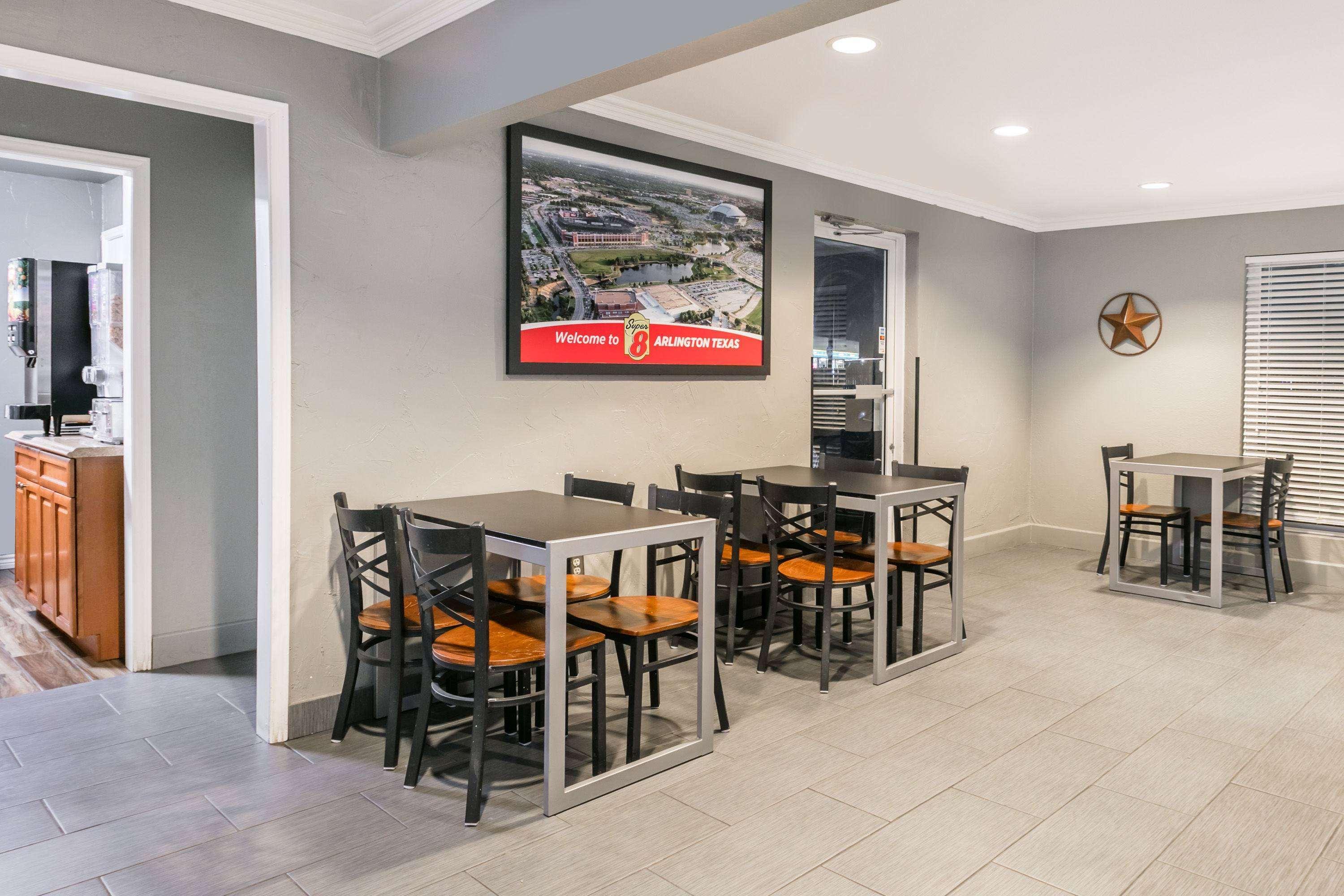 Super 8 By Wyndham Arlington Near At&T Stadium Exterior photo