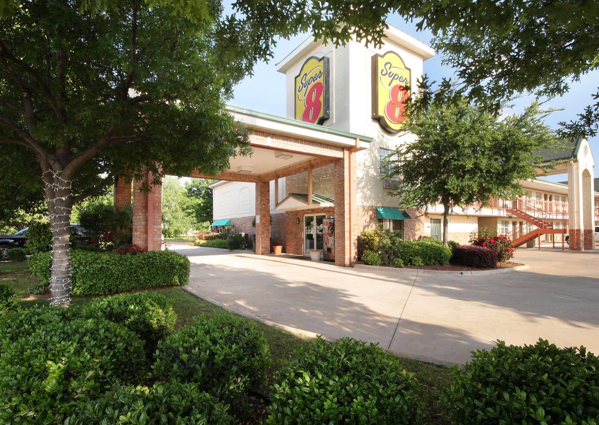 Super 8 By Wyndham Arlington Near At&T Stadium Exterior photo